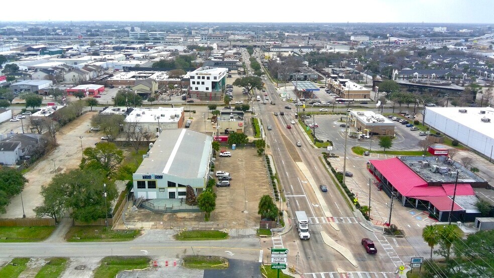 More Photos Of 3101-3121 Fountain View Dr, Houston Unknown For Lease