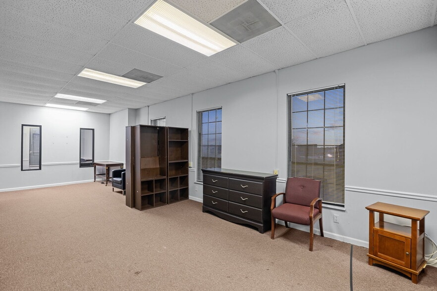 More Photos Of 4171-4193 Crescent Dr, Saint Louis Medical For Sale