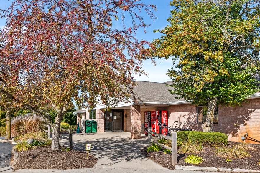 More Photos Of N8055 French Rd, Seymour Township Freestanding For Sale