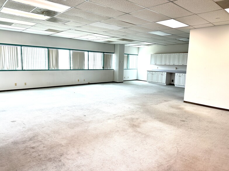 More Photos Of 1435-1475 Huntington Ave, South San Francisco Showroom For Sale