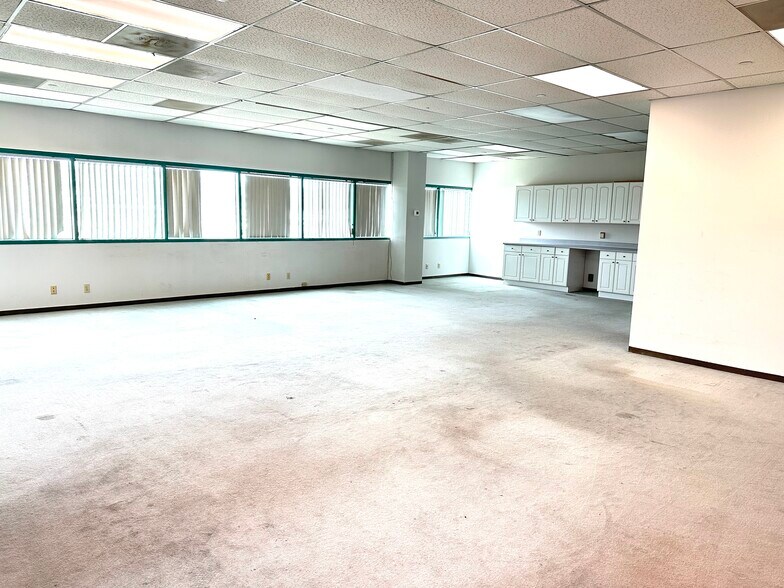 More Photos Of 1435-1475 Huntington Ave, South San Francisco Showroom For Sale