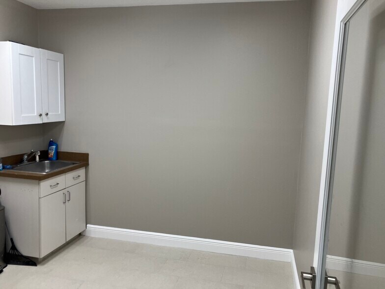 More Photos Of 3216 Cove Bend Dr, Lutz Medical For Sale
