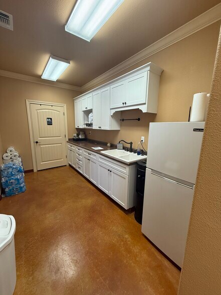 More Photos Of 19942 FM 2252, San Antonio Flex For Lease