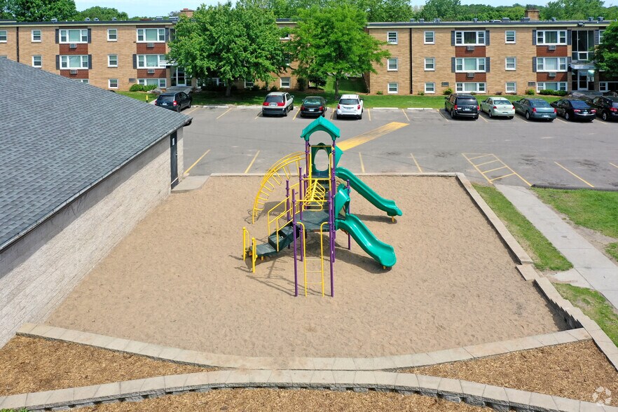 More Photos Of 2376 Ariel St N, Saint Paul Apartments For Sale