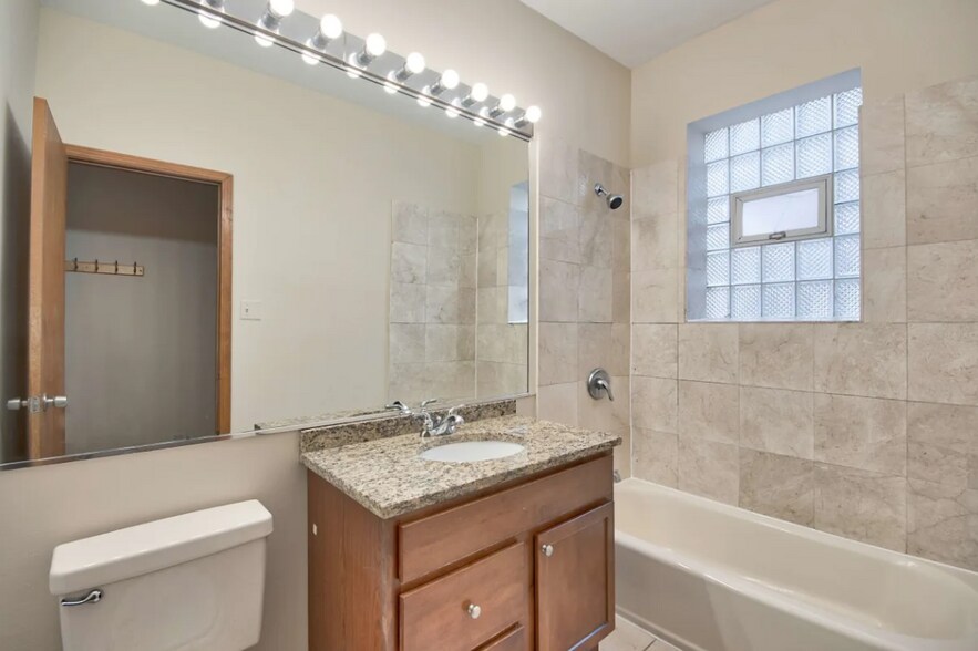 More Photos Of 6351 N Lakewood Ave, Chicago Apartments For Sale