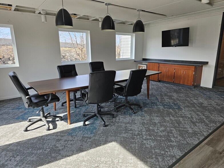 More Photos Of 1600 N High Point Rd, Middleton Office For Sale