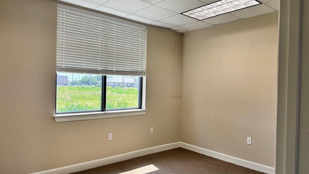 More Photos Of 12440 Emily Ct, Sugar Land Office Residential For Lease