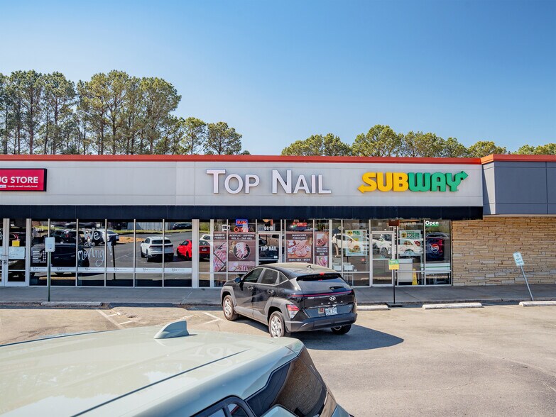 More Photos Of 6813-6831 Cantrell Rd, Little Rock Storefront For Sale