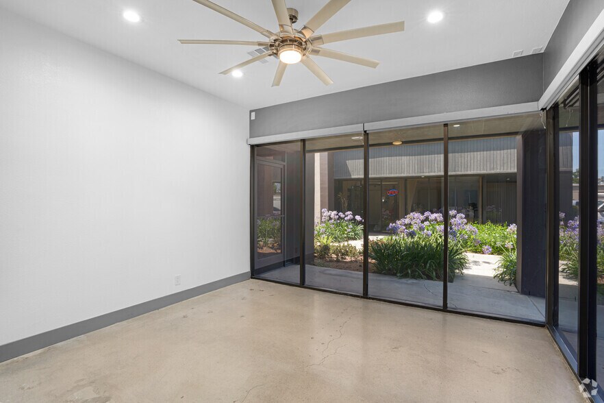 More Photos Of 2862 Walnut Ave, Tustin Flex For Lease