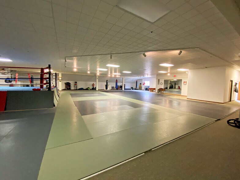 More Photos Of 145 Portsmouth Ave, Stratham Freestanding For Lease