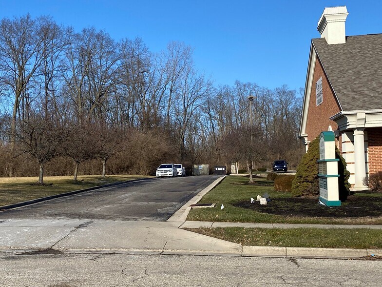 More Photos Of 77 E Woodbury Dr, Dayton Medical For Lease