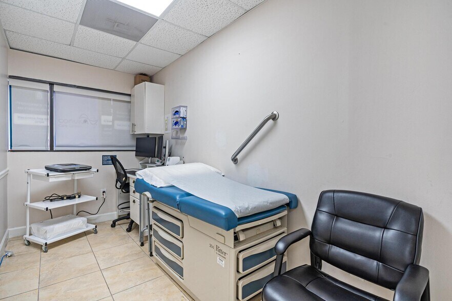More Photos Of 351 NW Le Jeune Rd, Miami Medical For Sale