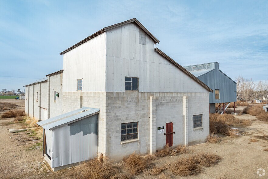 More Photos Of 20102 Tucker Rd., Greenleaf Industrial For Sale