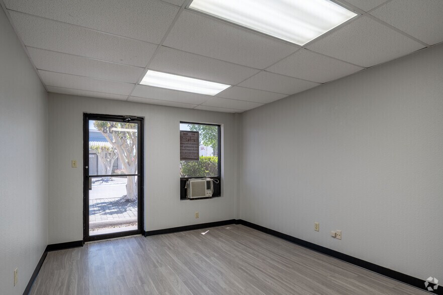 More Photos Of 501 W Powell Ln, Austin Unknown For Lease