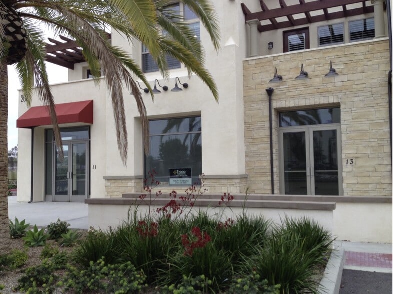 More Photos Of 202 Village Commons Blvd, Camarillo Storefront Retail Residential For Sale