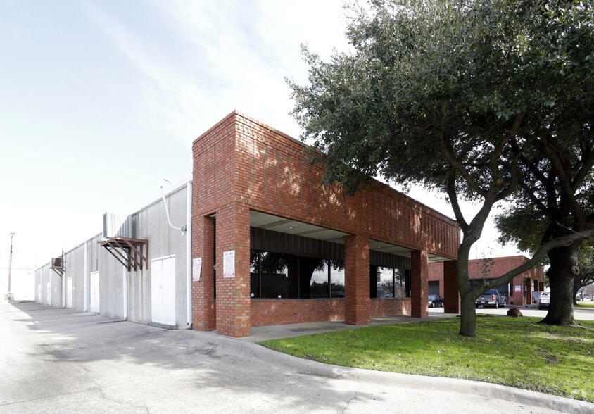 More Photos Of 10875 Plano Rd, Dallas Flex For Lease