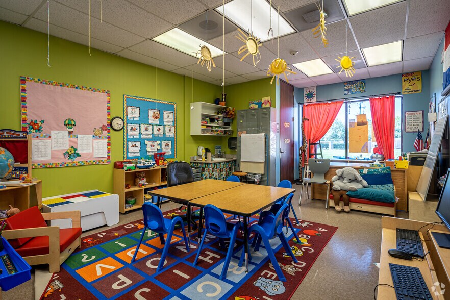 More Photos Of 2553-2555 Cordes Dr, Sugar Land Medical For Sale