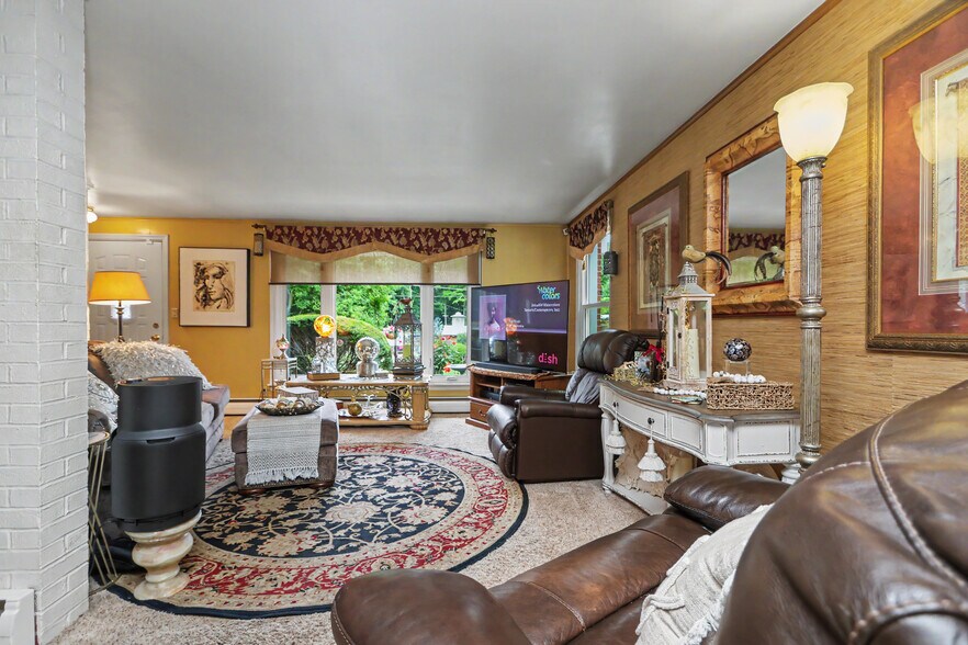 More Photos Of 524 State Route 314 N, Ontario Specialty For Sale