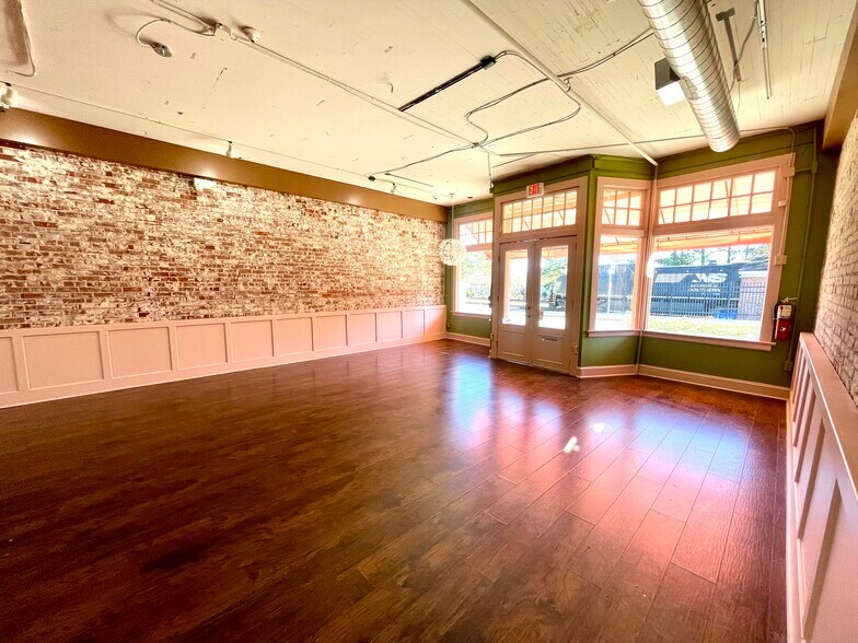 More Photos Of 5388-5392 Peachtree Rd, Chamblee Storefront For Lease