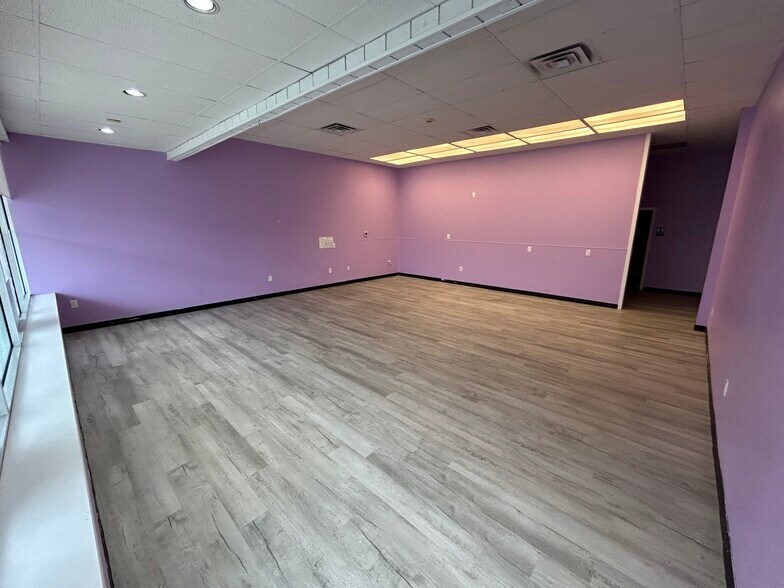 More Photos Of 29-33 E Main St, Palmyra General Retail For Lease