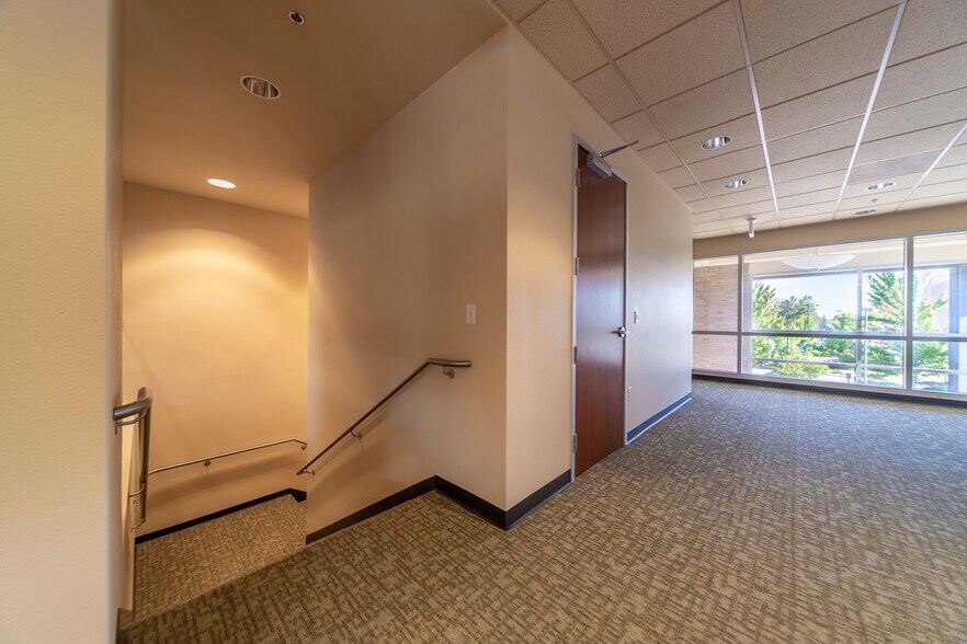 More Photos Of 520 Hawthorne Ave SE, Salem Bank For Lease
