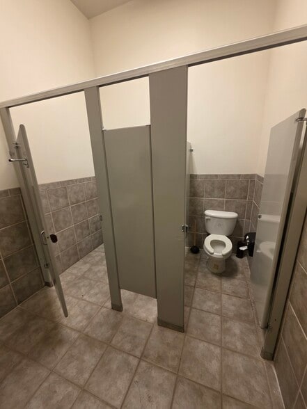 More Photos Of 3208 W Gate City Blvd, Greensboro Freestanding For Lease