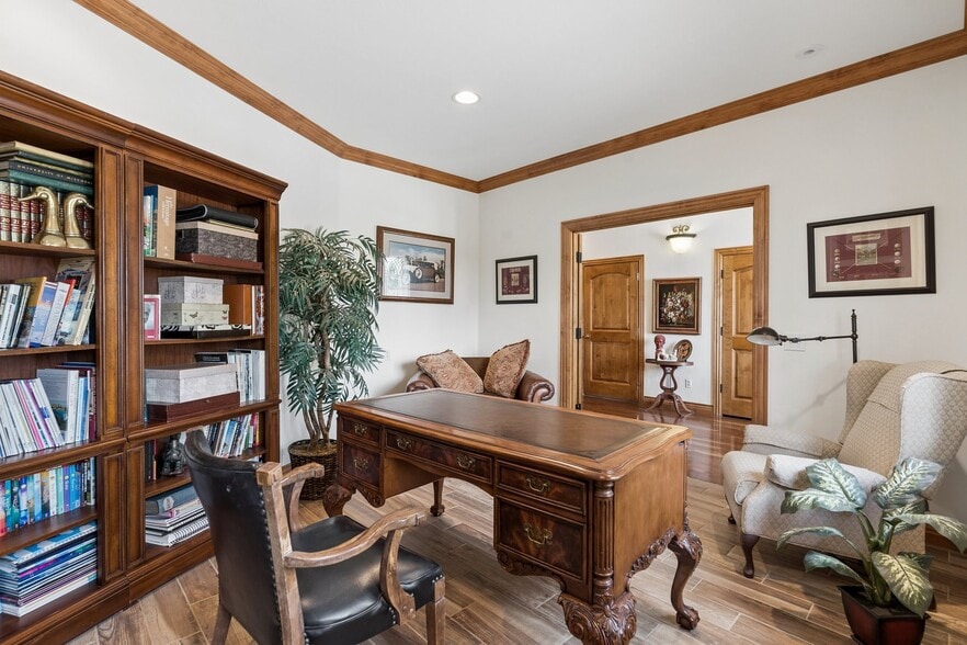 More Photos Of 1751 W Wolfensberger Rd, Castle Rock Flex For Sale