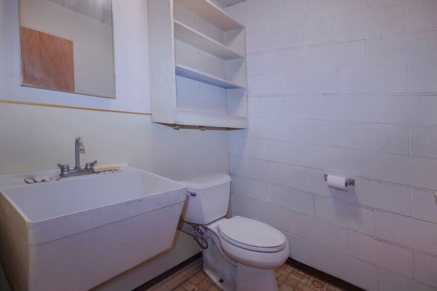 More Photos Of 1093 Montgomery Ave, San Bruno Service For Sale
