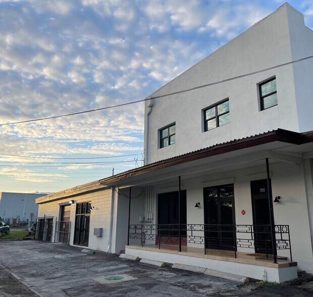 Primary Photo Of 1928-1930 2nd Ave S, Saint Petersburg Light Manufacturing For Lease