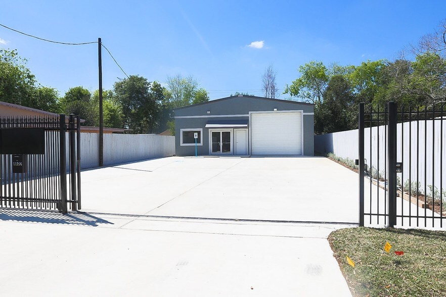 More Photos Of 11214 Craighead Dr, Houston Warehouse For Lease