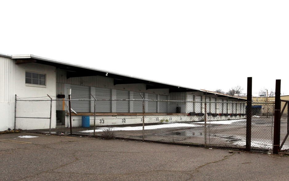 More Photos Of 2100 S 9th St, Louisville Truck Terminal For Sale