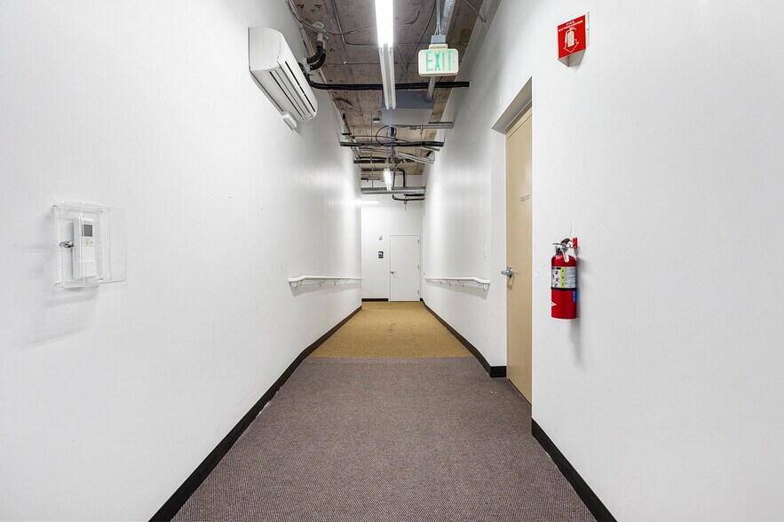 More Photos Of 610 S Lowell St, Portland Storefront Retail Office For Lease