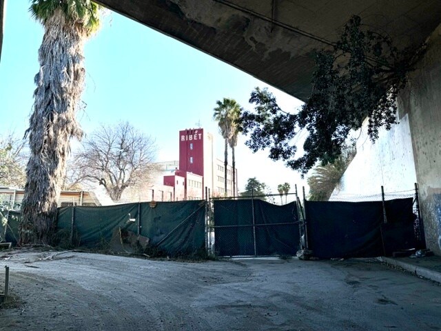 More Photos Of 3001 Delay Dr, Los Angeles Land For Lease