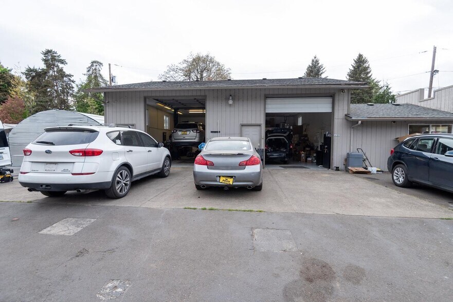 More Photos Of 785 E 3rd St, Lafayette Auto Dealership For Lease