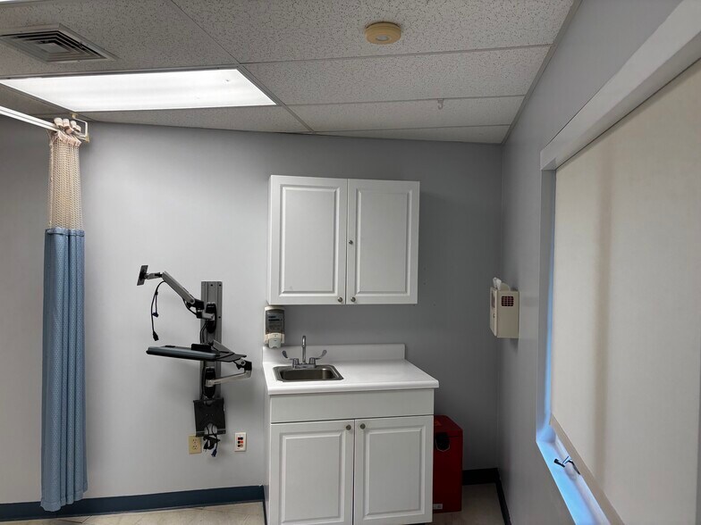 More Photos Of 82 Norwich Westerly Rd, North Stonington Medical For Sale