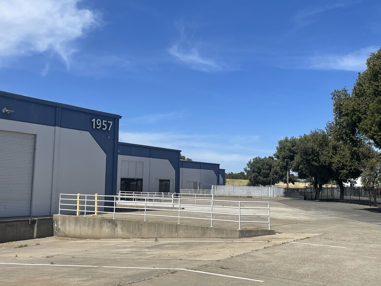 Primary Photo Of 1957 Railroad Dr, Sacramento Warehouse For Lease