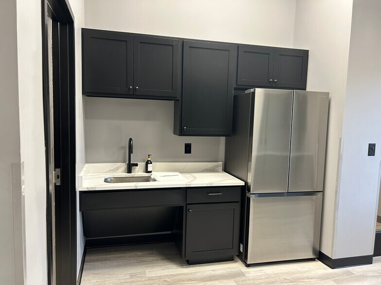 More Photos Of 3903 98th St, Lubbock Medical For Lease