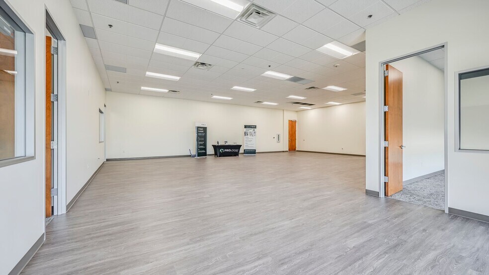 More Photos Of 2000 Lakeside Pky, Flower Mound Distribution For Lease
