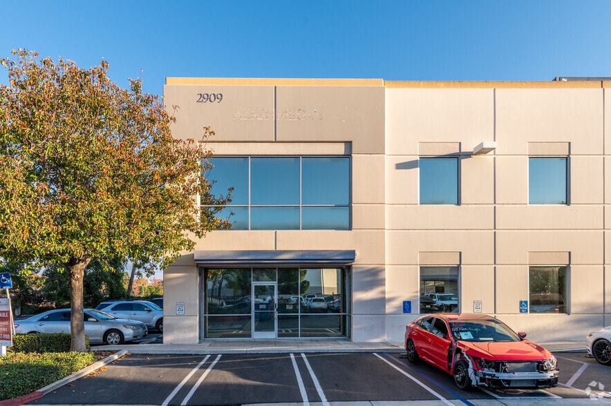 More Photos Of 2909 Tech Center Dr, Santa Ana Warehouse For Sale