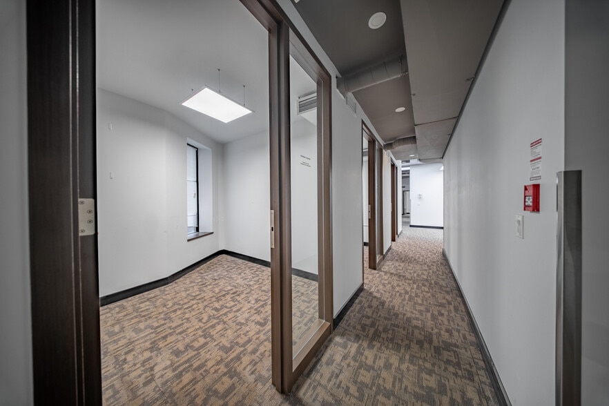 More Photos Of 31 Elm St, Toronto Storefront Retail Office For Sale