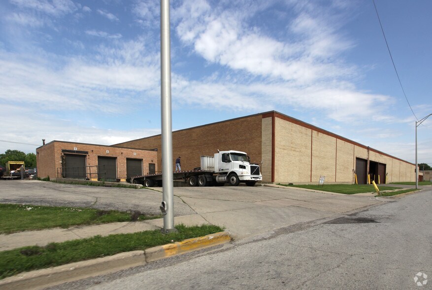 More Photos Of 2100 Parkes Dr, Broadview Warehouse For Sale