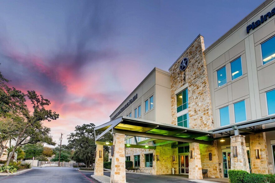 More Photos Of 150 E Sonterra Blvd, San Antonio Medical For Lease