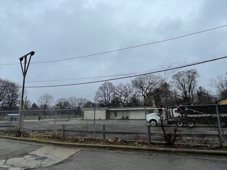 More Photos Of 23861 W McNichols Rd, Detroit Office For Sale