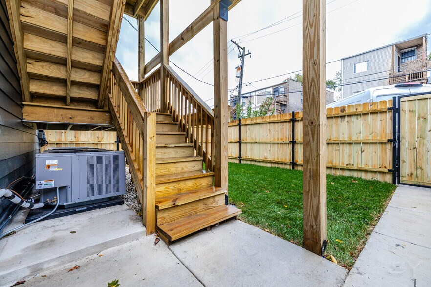 More Photos Of 6050 Eberhart ave, Chicago Apartments For Sale