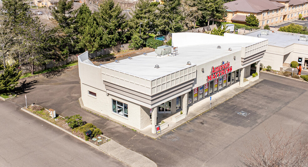 More Photos Of 2455 US-101 Hwy, Florence Freestanding For Lease