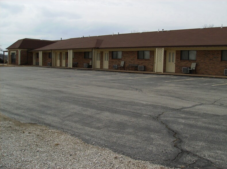 More Photos Of 700 W Canville St, Erie Hotel For Sale