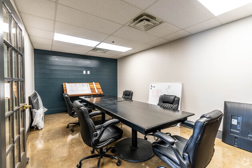 More Photos Of 4669 Mount Sharon Rd, Greenbrier Industrial For Lease