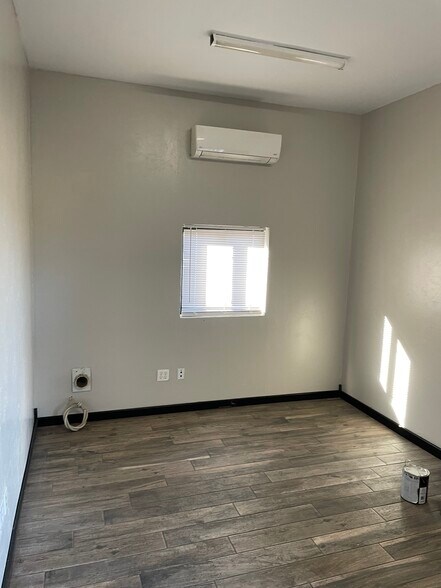 More Photos Of 2305 SW Holloway St, El Reno Warehouse For Lease