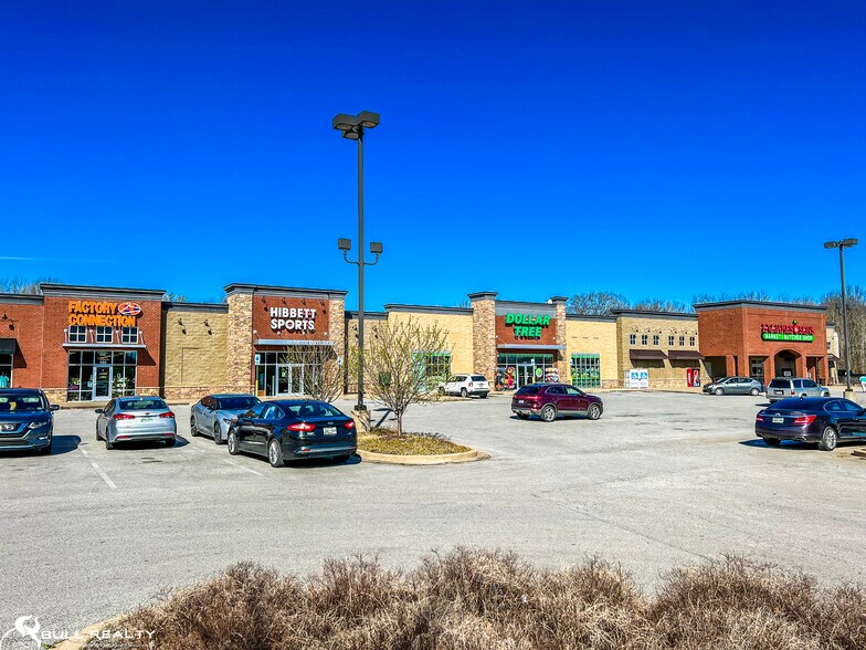 More Photos Of 129-145 Commons Dr, Martin Supermarket For Lease