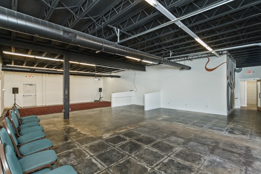 More Photos Of 46 Aston St, Asheville Light Manufacturing For Lease